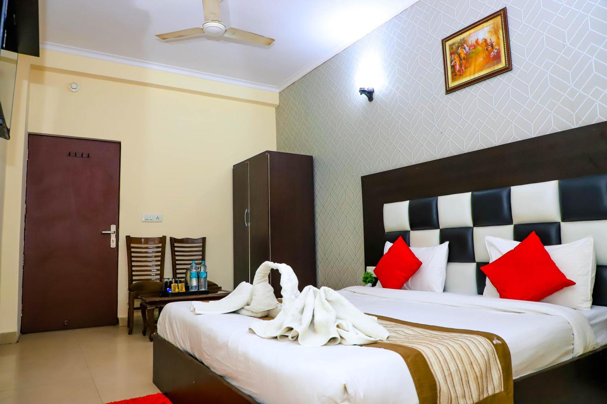 Hotel Global Inn By Quality Inn Нью-Дели Экстерьер фото